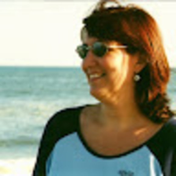 Profile Picture of Robyn Oglesby (@krutch1000) on Poshmark