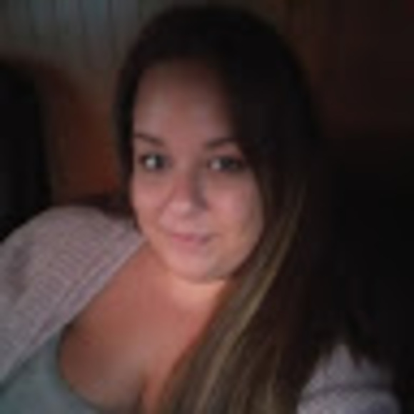 Profile Picture of Tori Hankins (@tori_hankins) on Poshmark