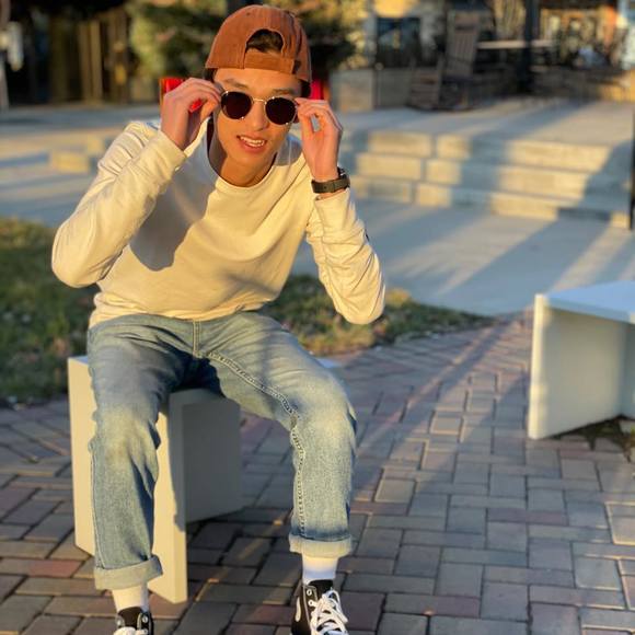 Profile Picture of Brandon Xiong (@btxyooj) on Poshmark