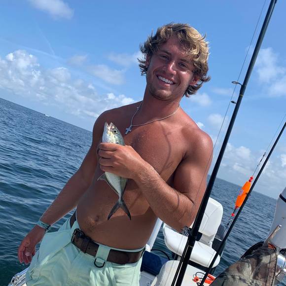 Profile Picture of Zach Howell (@zh01589) on Poshmark