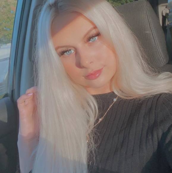 Profile Picture of Marissa Anderson (@marissaaaa16) on Poshmark