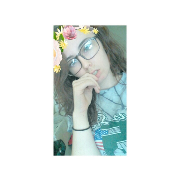 Profile Picture of Catherine Meenan (@___beautyqueen) on Poshmark