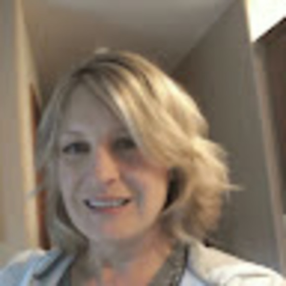 Profile Picture of Lynnea Hansen (@lynneahansen) on Poshmark