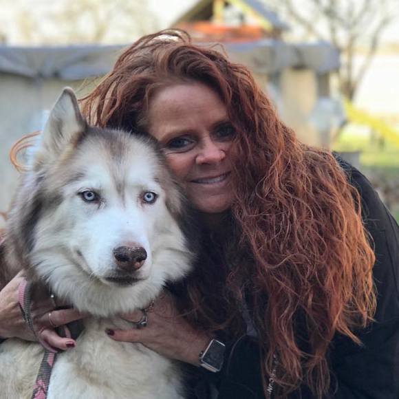 Profile Picture of Lisa Coffman (@redcoffman9) on Poshmark