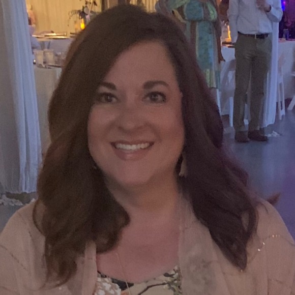 Profile Picture of Nusia Heinzelman (@saltut12) on Poshmark