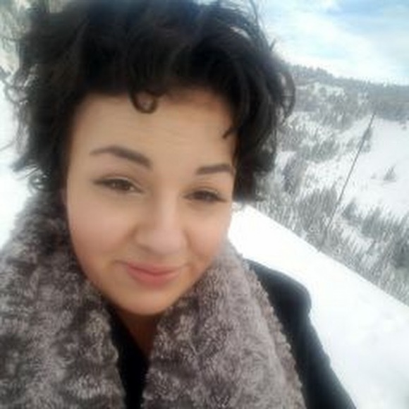 Profile Picture of Amanda Rancic (@amandarancic) on Poshmark