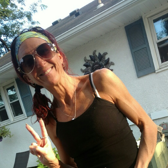 Profile Picture of Billii Stracener (@tesal0226) on Poshmark