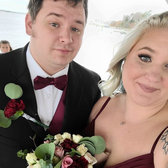 Profile Picture of Gabriella Tomosky (@gst102618) on Poshmark