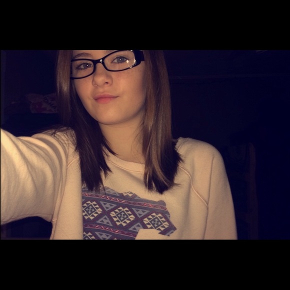 Profile Picture of Taylor Nagro (@taylor_leigh11) on Poshmark