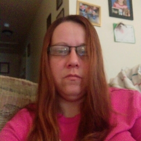 Profile Picture of Crystal Lockard (@lockardcrystal) on Poshmark