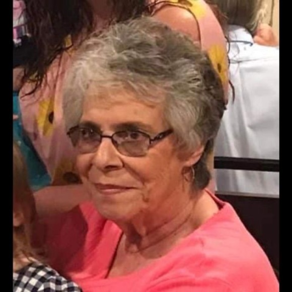 Profile Picture of Robin Mcelyea (@robindwren1964) on Poshmark