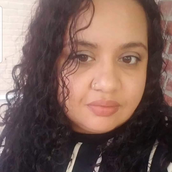 Profile Picture of Ariel Gomez (@ariel827) on Poshmark