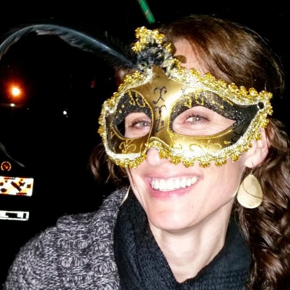 Profile Picture of Lara Katz (@larabeth78) on Poshmark