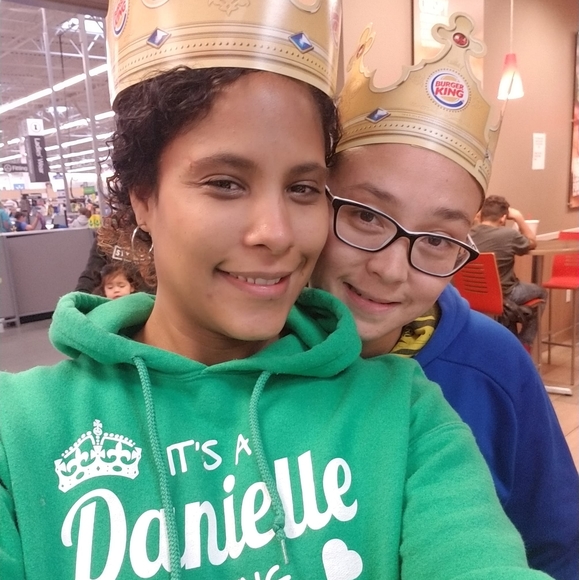 Profile Picture of Danielle Nguyen (@daniellenguy180) on Poshmark