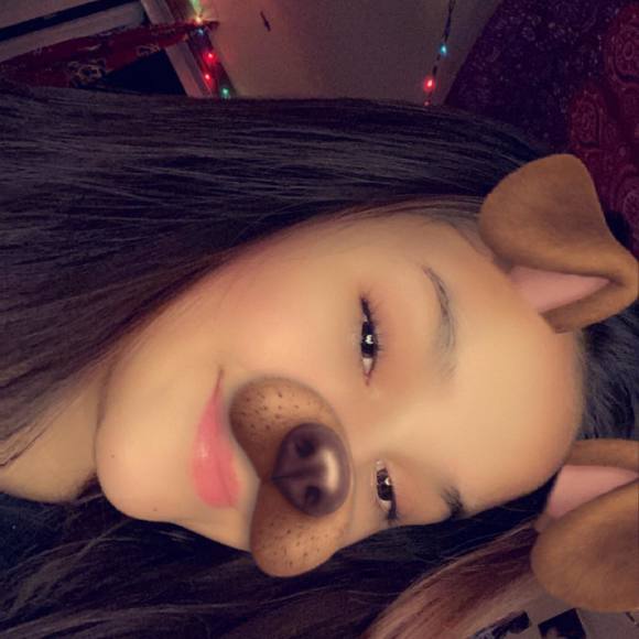 Profile Picture of Samantha Ermine (@samanthaermine) on Poshmark