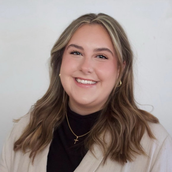 Profile Picture of Michelle Meucci (@20mmeucci) on Poshmark