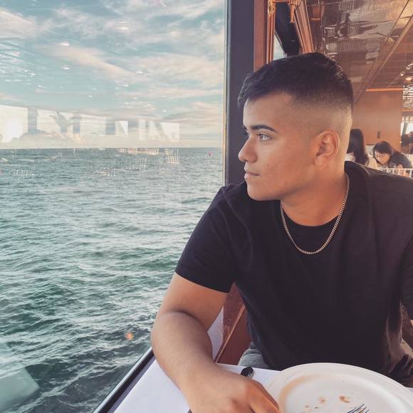 Profile Picture of Aaron Galarza (@yumms4) on Poshmark