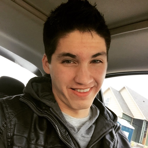 Profile Picture of Jeff Alsup (@jman2893) on Poshmark