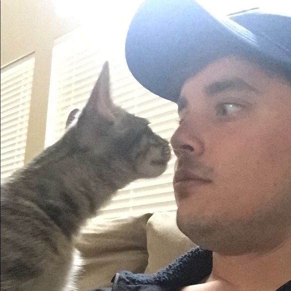 Profile Picture of Andrew Palomo (@andrewpalomo) on Poshmark