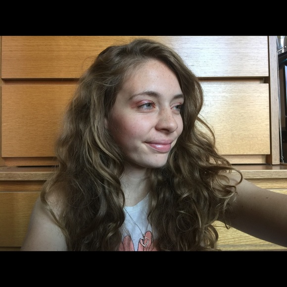 Profile Picture of Greta Lapcinski (@gretaabigail) on Poshmark