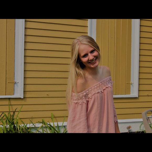 Profile Picture of Julia Fawn (@juliafawn1) on Poshmark