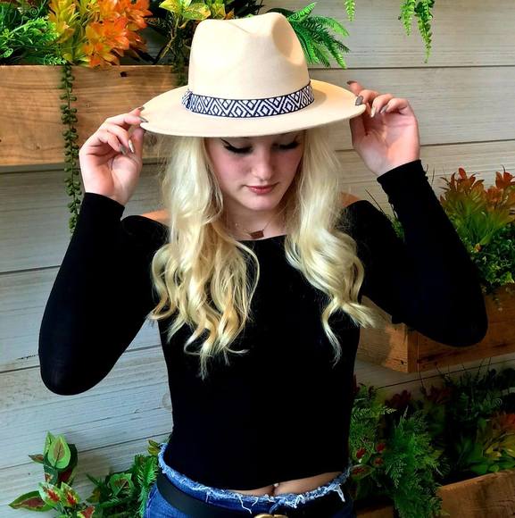 Profile Picture of Tiffany Ward (@tiffanyward918) on Poshmark