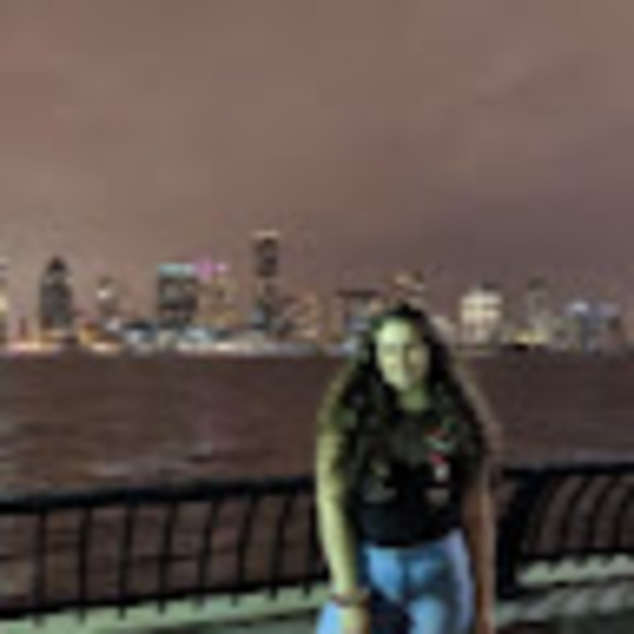 Profile Picture of Sophia Genkin (@sophiagenkin) on Poshmark