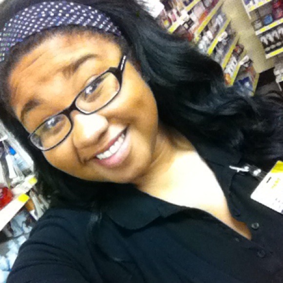 Profile Picture of Delshay Graves (@delgraves) on Poshmark