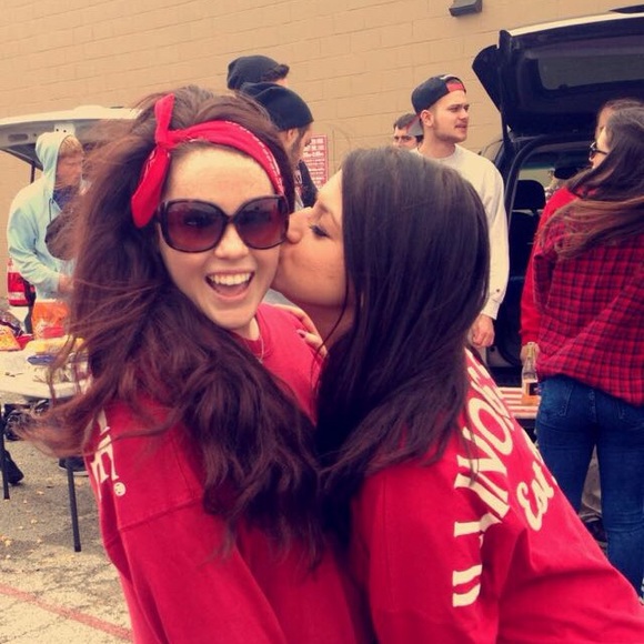 Profile Picture of Shannon Normoyle (@snormoyle28) on Poshmark