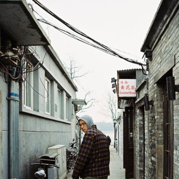 Profile Picture of Yue Zhang (@quppiet98) on Poshmark