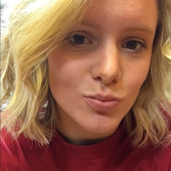 Makenna Stadum - Poshmark Profile Picture of Makenna Stadum (@kenna123456) on Poshmark