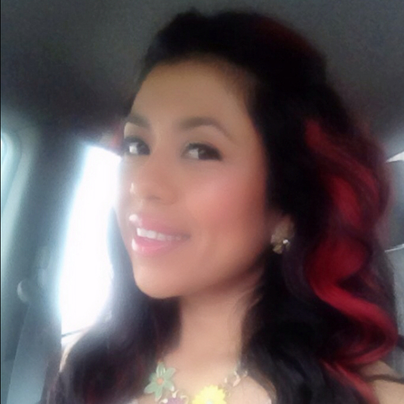 Profile Picture of Yesenia Hidalgo (@yeseniah) on Poshmark