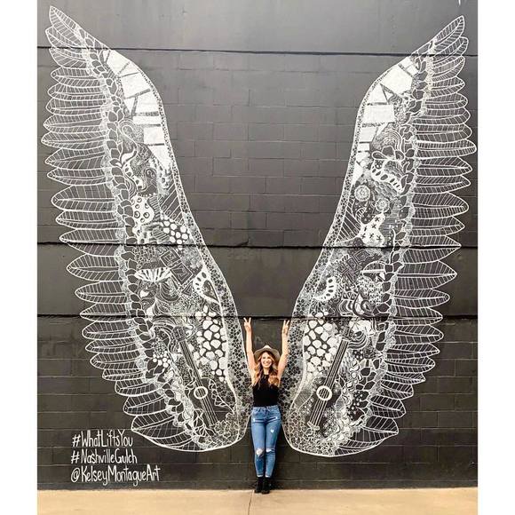 Profile Picture of Shaela Danielle (@shaedaisy) on Poshmark