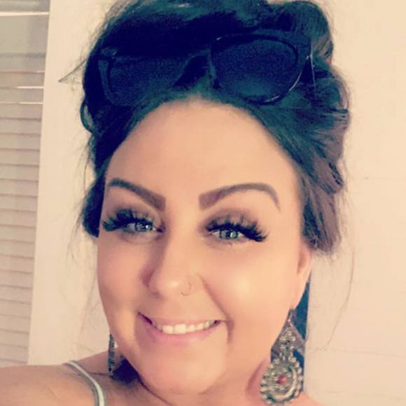 Profile Picture of Lisa Griffis king (@lisagriffisking) on Poshmark