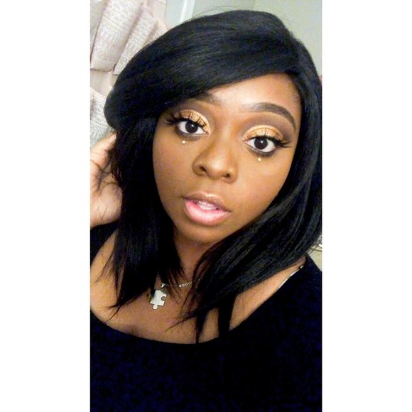 Profile Picture of Danielle Lorraine (@d_lorraine) on Poshmark