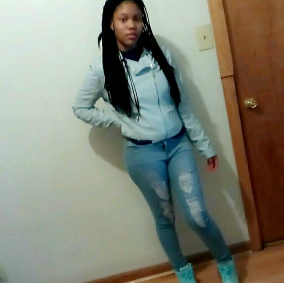 Profile Picture of Ginise Grayson (@ginise01) on Poshmark