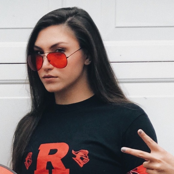 Profile Picture of Lydia Marentette (@lydiamarentette) on Poshmark