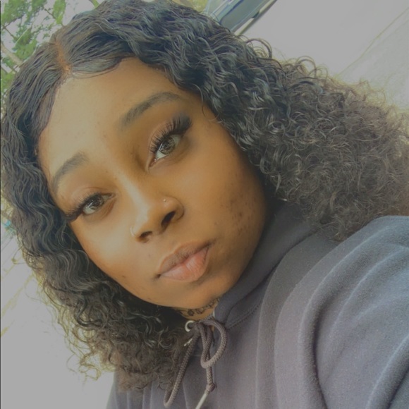 Profile Picture of Willisha Holmes (@willishamonique) on Poshmark