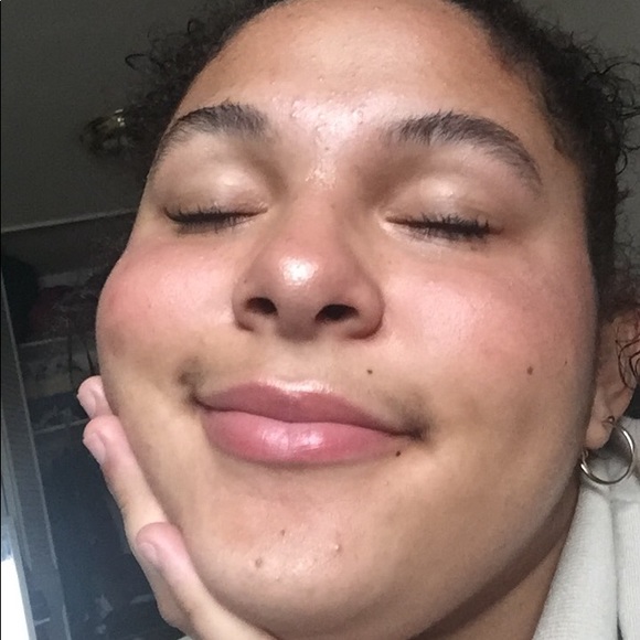 Profile Picture of Jillian Turner (@jillianmishaela) on Poshmark