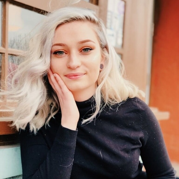 Profile Picture of Meredith Mcmahon (@mmcmahononon) on Poshmark