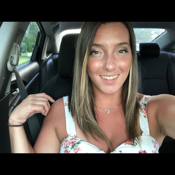 Profile Picture of Amber Chabin (@ambnc22) on Poshmark