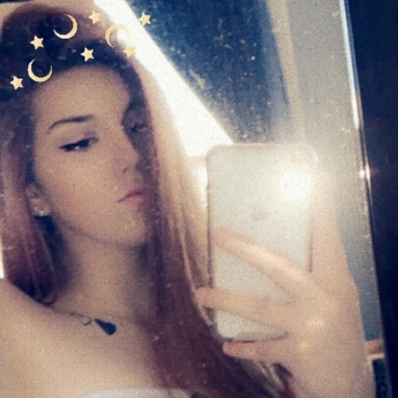 Profile Picture of Jessica Hackford (@jessicahackford) on Poshmark