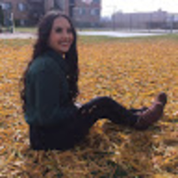 Profile Picture of Natasha Quintero (@natashaquinter) on Poshmark