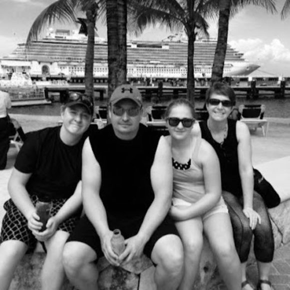 Profile Picture of Keller Family (@keller1572) on Poshmark