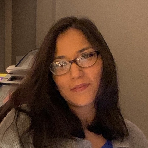 Profile Picture of Andrea Cardinal (@andrea_cardinal) on Poshmark
