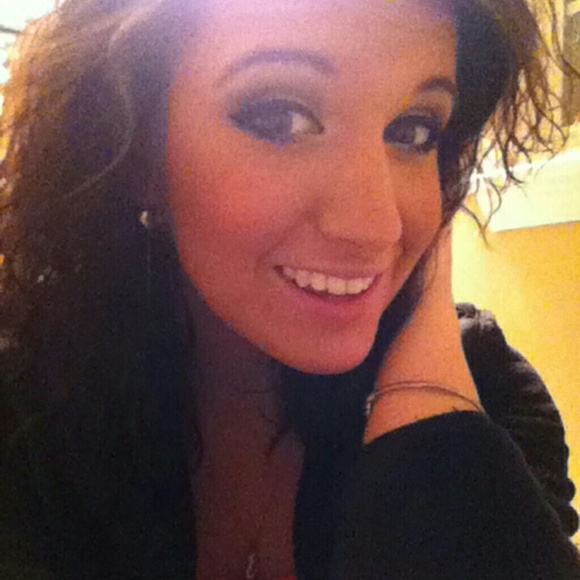 Profile Picture of Michaela Salser (@michaela_1213) on Poshmark