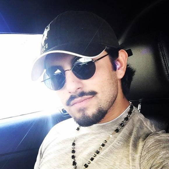 Profile Picture of Alex Uribe (@alexpepperuribe) on Poshmark