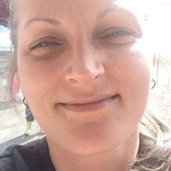 Profile Picture of Michelle Devries (@m_c_devries15) on Poshmark