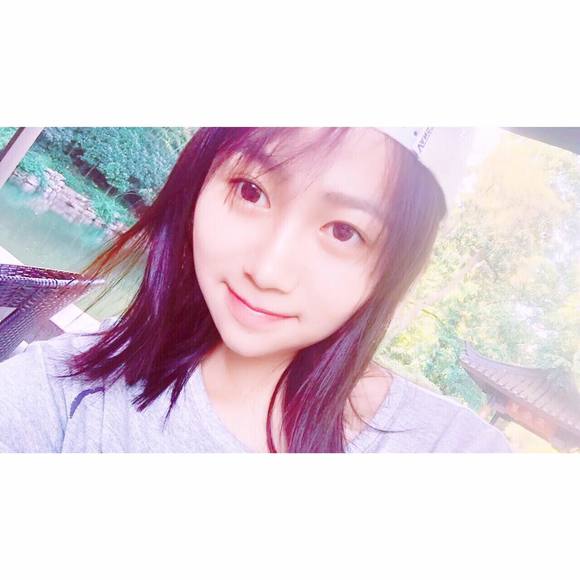 Profile Picture of Rongruo Li (@vklf1228) on Poshmark