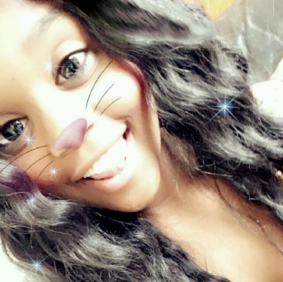 Profile Picture of Asia Pierro (@prvncessmariee) on Poshmark